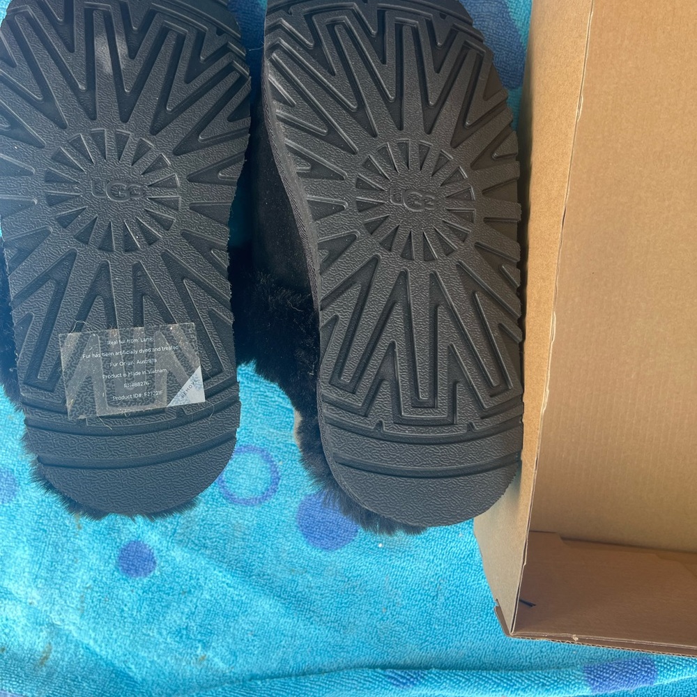 UGG SLIPPERS…BLACK - Picture 6 of 6